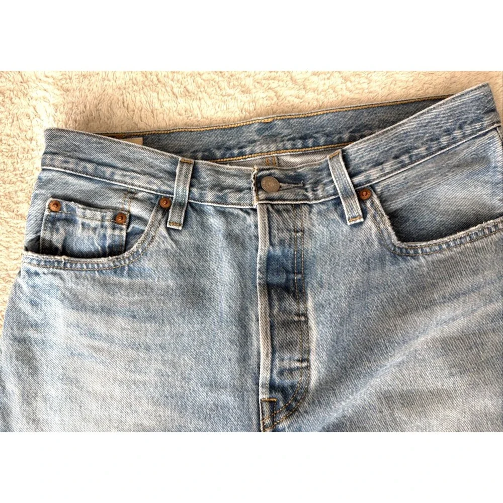 Levi’s 501 Jeans Mens 29x28 Distressed Light Blue